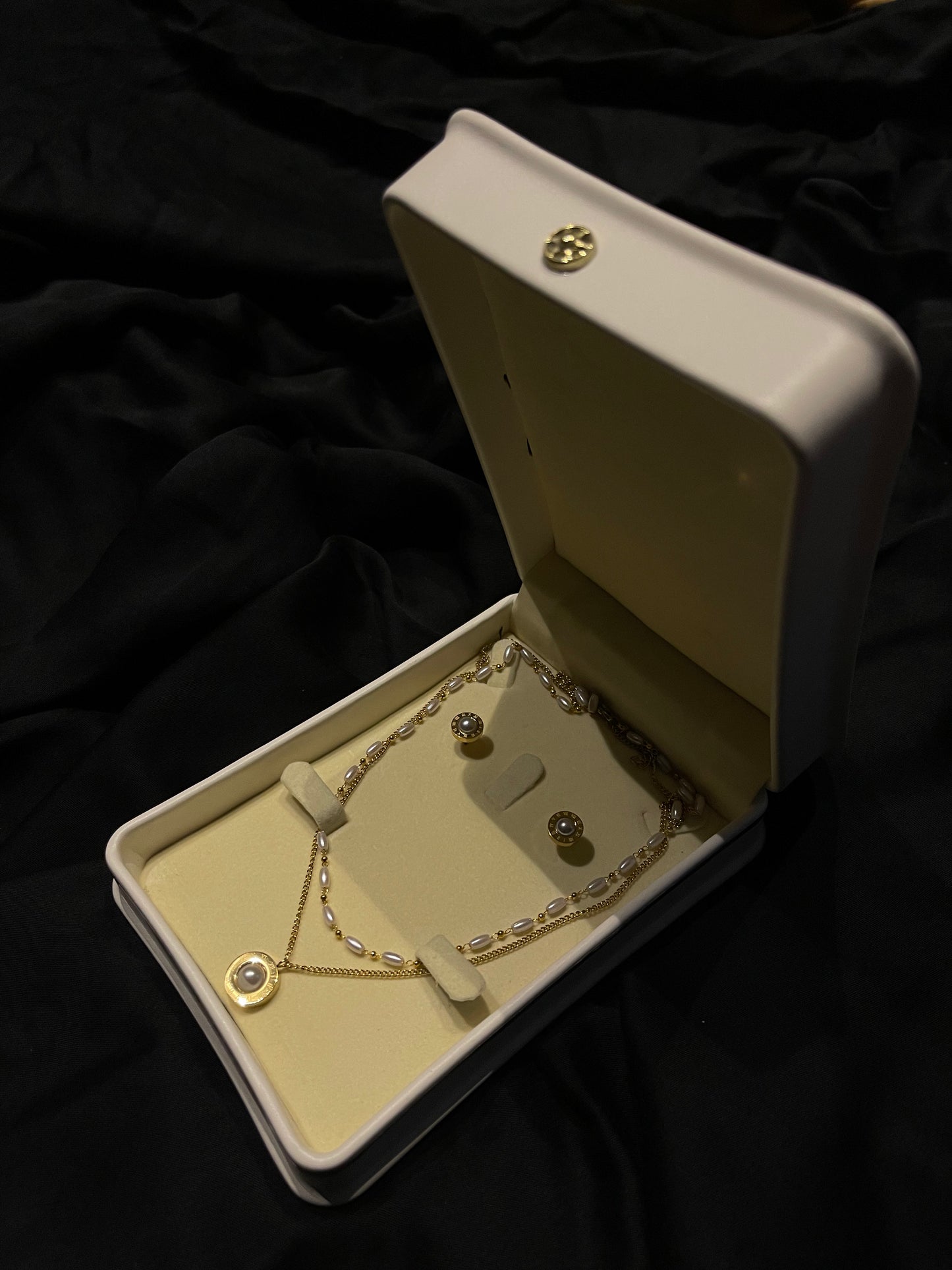 how does pearl medallion work
